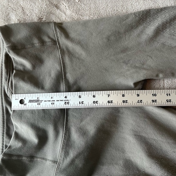 Lululemon Reveal Tight Mindful Motion Carbon Dust Size 4 Athletic Workout - Picture 14 of 15